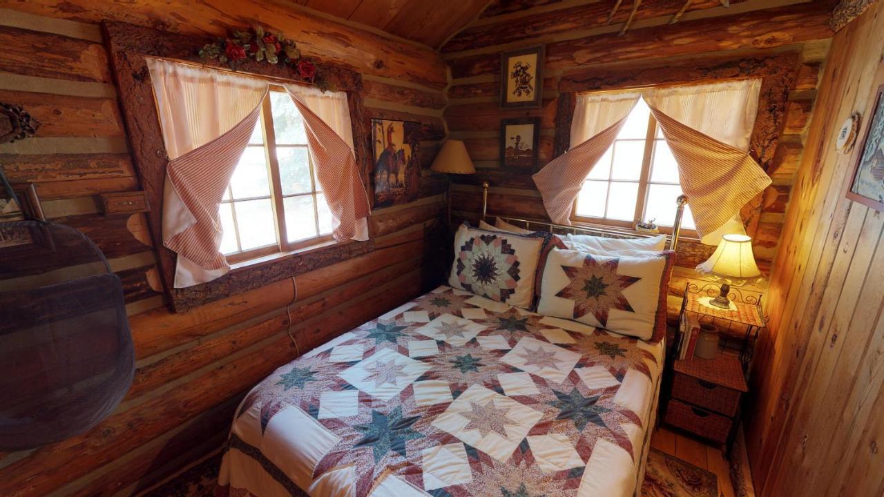 רד ריבר Cabin By The Creek With High Speed Wifi מראה חיצוני תמונה