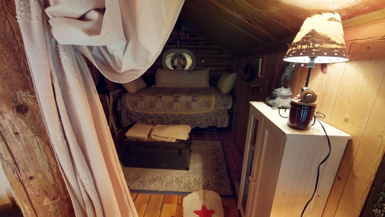רד ריבר Cabin By The Creek With High Speed Wifi מראה חיצוני תמונה